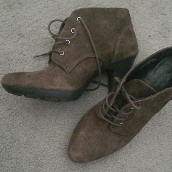 Boots - Picture 4 of 5